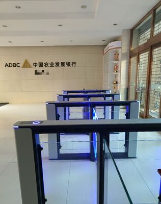 Prezzo buono Cancello a battente con supporto QR Code per dimensioni armadio 1400*120*1000mm in linea