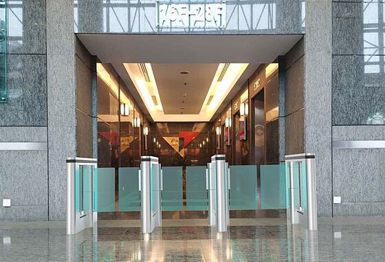 Prezzo buono portone della barriera dell'oscillazione di altezza del vicolo di 800mm mezzo con le foglie acriliche in linea