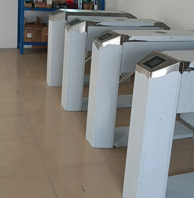 Prezzo buono 40 persone/min SUS 304 Barriera per treppiedi pedonali FCC per il controllo dell'accesso in linea