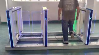 Controllo accessi ad alto volume con tornello per varchi veloci